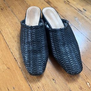 Black weaved leather slide on flat size 8.5